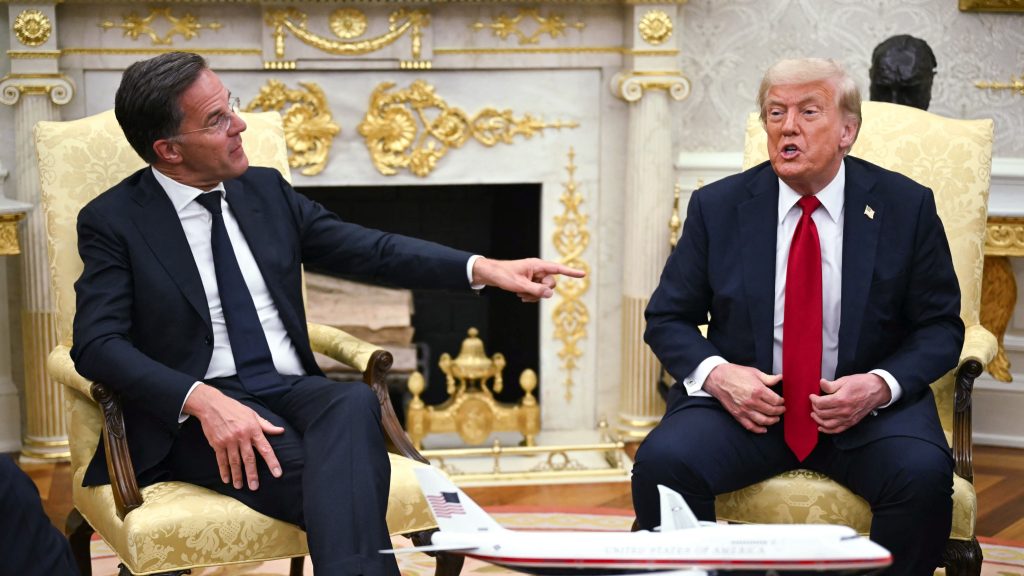 Trump megerősítette, hogy az Egyesült Államok újabb fegyvereket szállít Ukrajnának, miközben vámokkal fenyegette meg Oroszországot