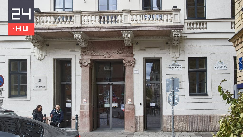 Fegyelmi indult a Pázmányon három pszichológus ellen, mert azt írták, hogy a szeretetteljes család fontosabb a gyereknek, mint a szülők neme
