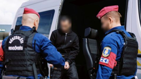 A kormány már több mint 2500 embercsempészt engedett el