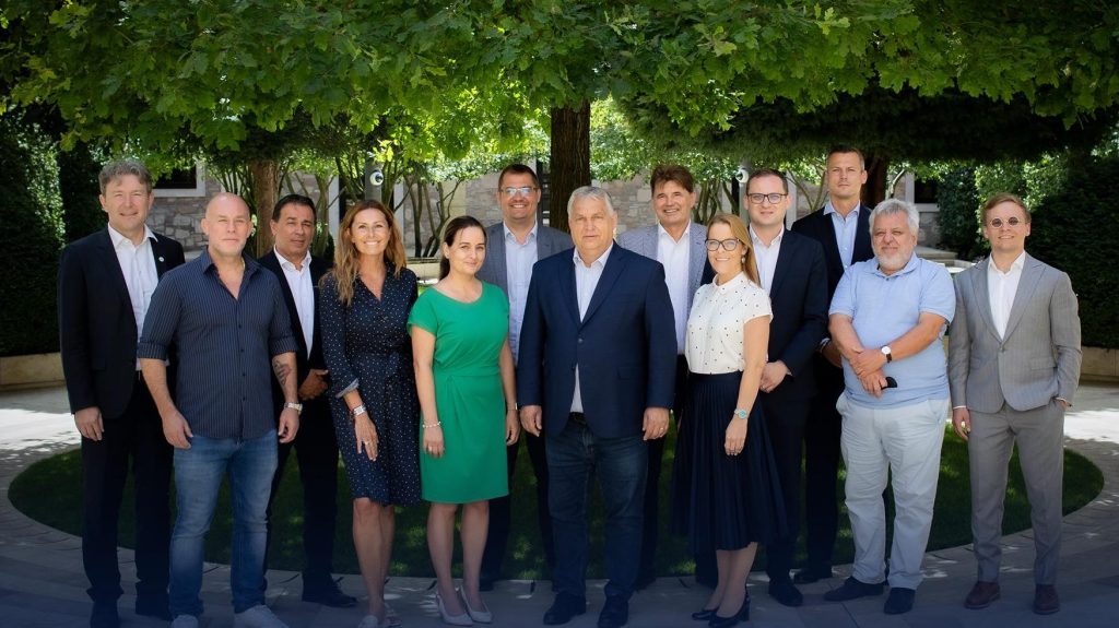 Partos Bence cége szűrheti, ki léphet be a Digitális Polgári Körbe