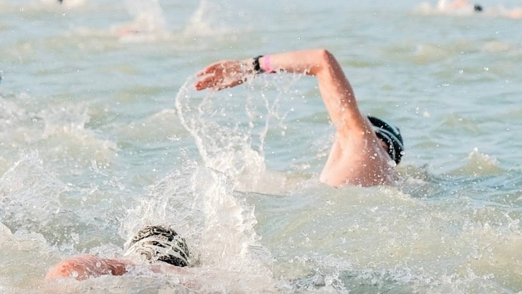 Viharok jönnek a hétvégén, elhalasztották a Balaton-átúszást
