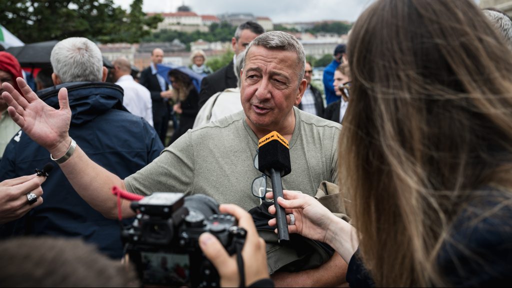 Bayer Zsolt Majkáról: Legalább megint kiviláglott, hogy egy gyáva szarjankó
