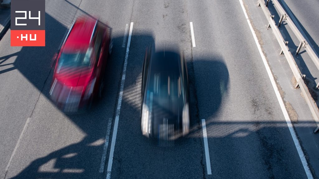 Öten ütköztek az M7-esen Szabadbattyánnál, több kilométeres a sor, mentőhelikoptert is küldtek