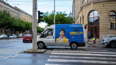 Berobban a Dobrev-korszak: plakátokkal szórja meg az országot a DK