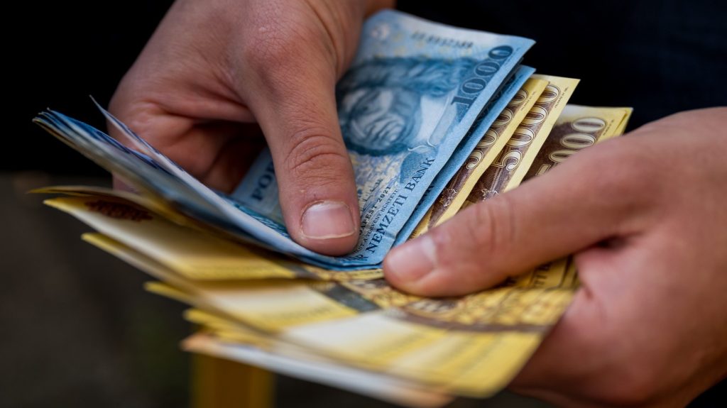 Kétszer jön augusztusban a családi pótlék – elmondjuk, miért