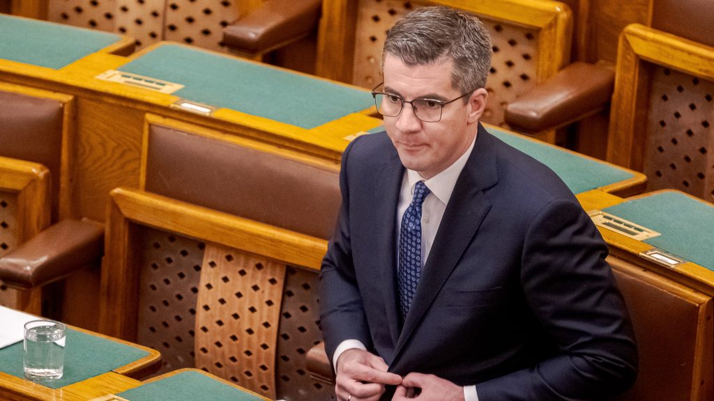Kocsis Máté Magyar Péternek: Nyilván te már ott tartasz, hogy egy viharról is Lázár János tehet
