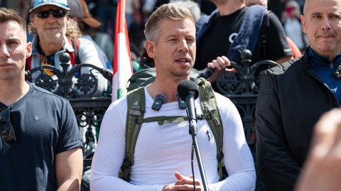 Magyar Péter: Kedves Fidesz-szavazók, nem zavar, hogy hülyének néz benneteket Lázár és Orbán?