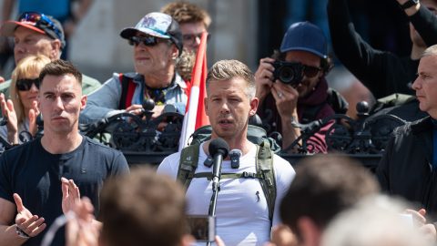 Magyar Péter: Orbán épp megszorítócsomagot vezet be