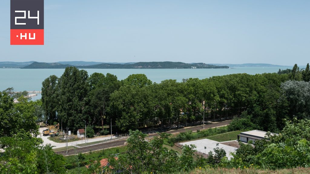 Rossz hír a Balatonra tartóknak: torlódás van az M7-esen