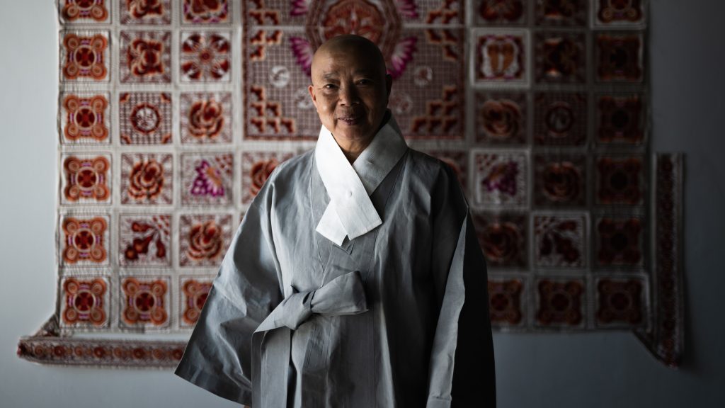 „Nincs olyan, hogy finom vagy nem finom” – interjú a buddhista apácával, akinek a Netflix és a híres séfek is csodájára járnak