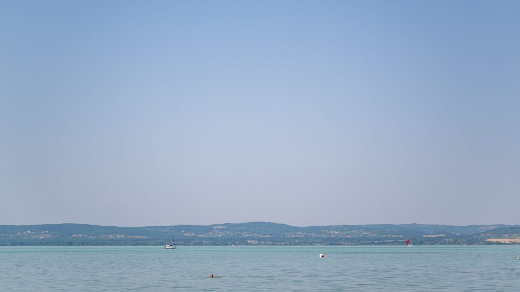 „A Balaton mindenkié” – írta a minisztérium Hadházynak arra, mekkora szabad partszakasza maradt a tónak