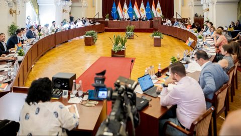 DK: a Tisza Párt kóklereket akart kinevezni fővárosi cégek élére