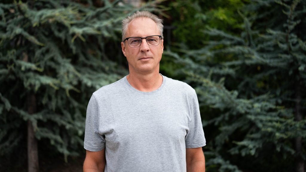 Széchy Tamás-ügy: „Levetkőztetett, felhúzta rám az úszógatyát, megigazította a péniszemet és jól végigtapogatott”
