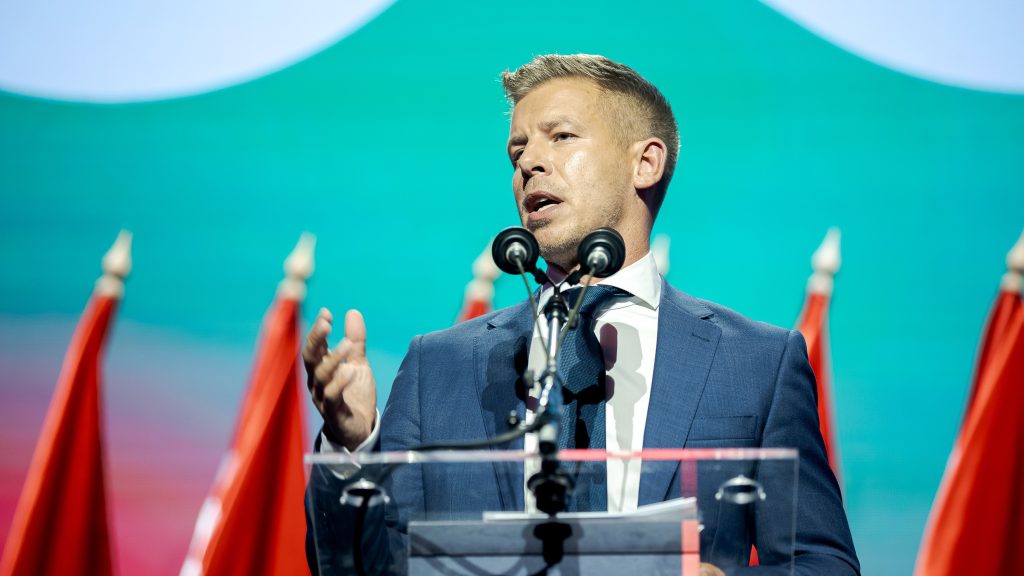 Magyar Péter szerint az Orbán-család magánkézbe akarja játszani az állami palotákat Budapesten
