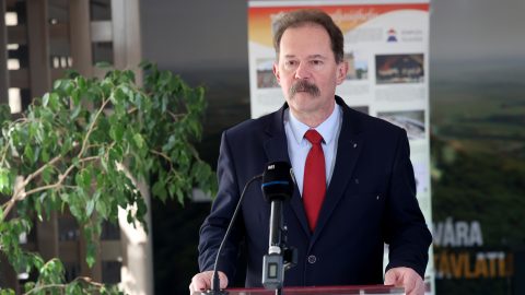 „Gyáva senki vagy! Bemértünk! Találkozunk!” – válaszolta egy kommentelőnek Sátoraljaújhely fideszes polgármestere