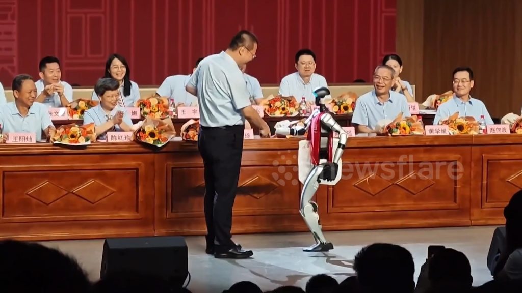Leérettségizett egy robot Kínában