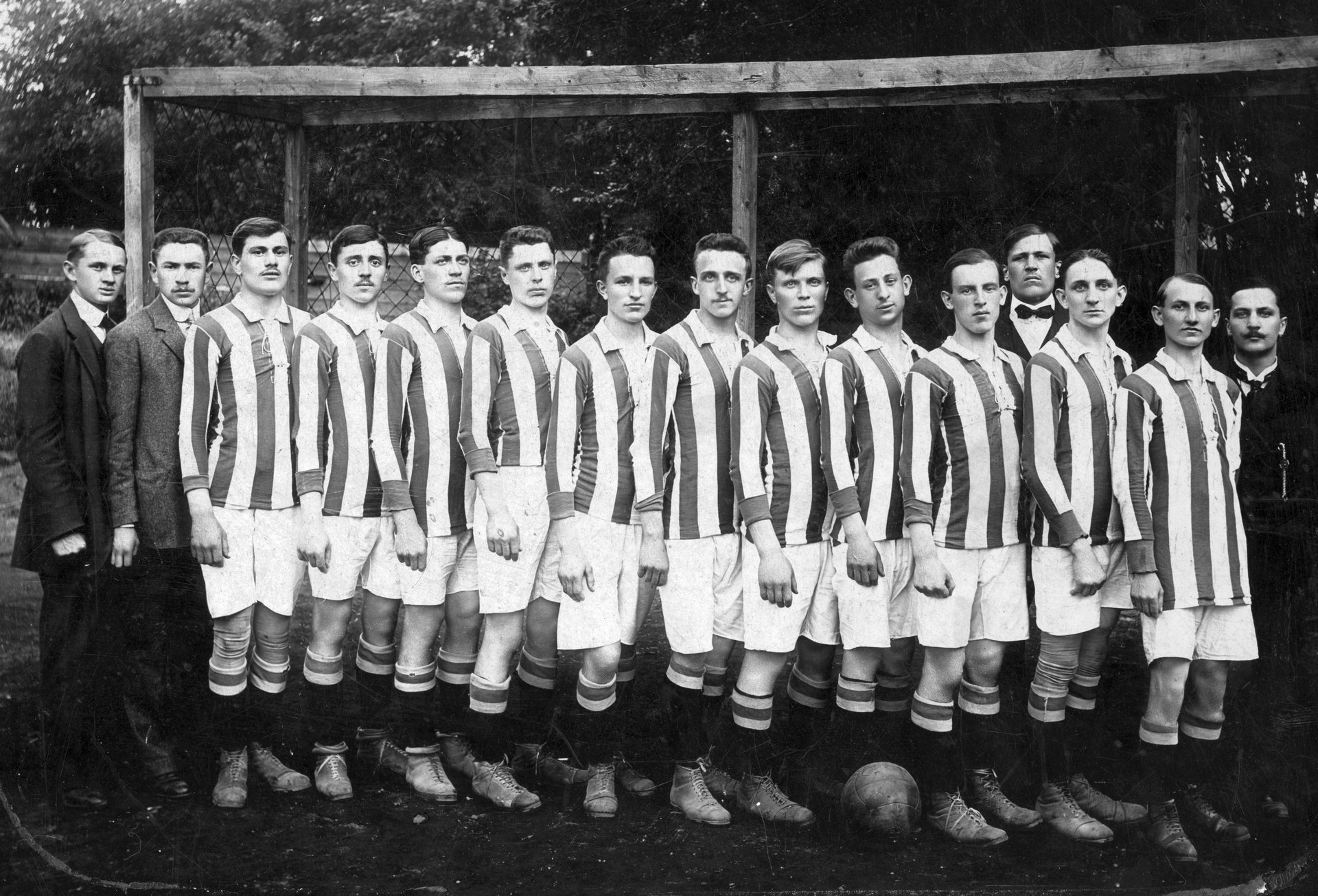 Így lett a kis pénz, kis fociból nagy pénz, nagy foci – a futball útja képeken a játéktól az üzletig 4