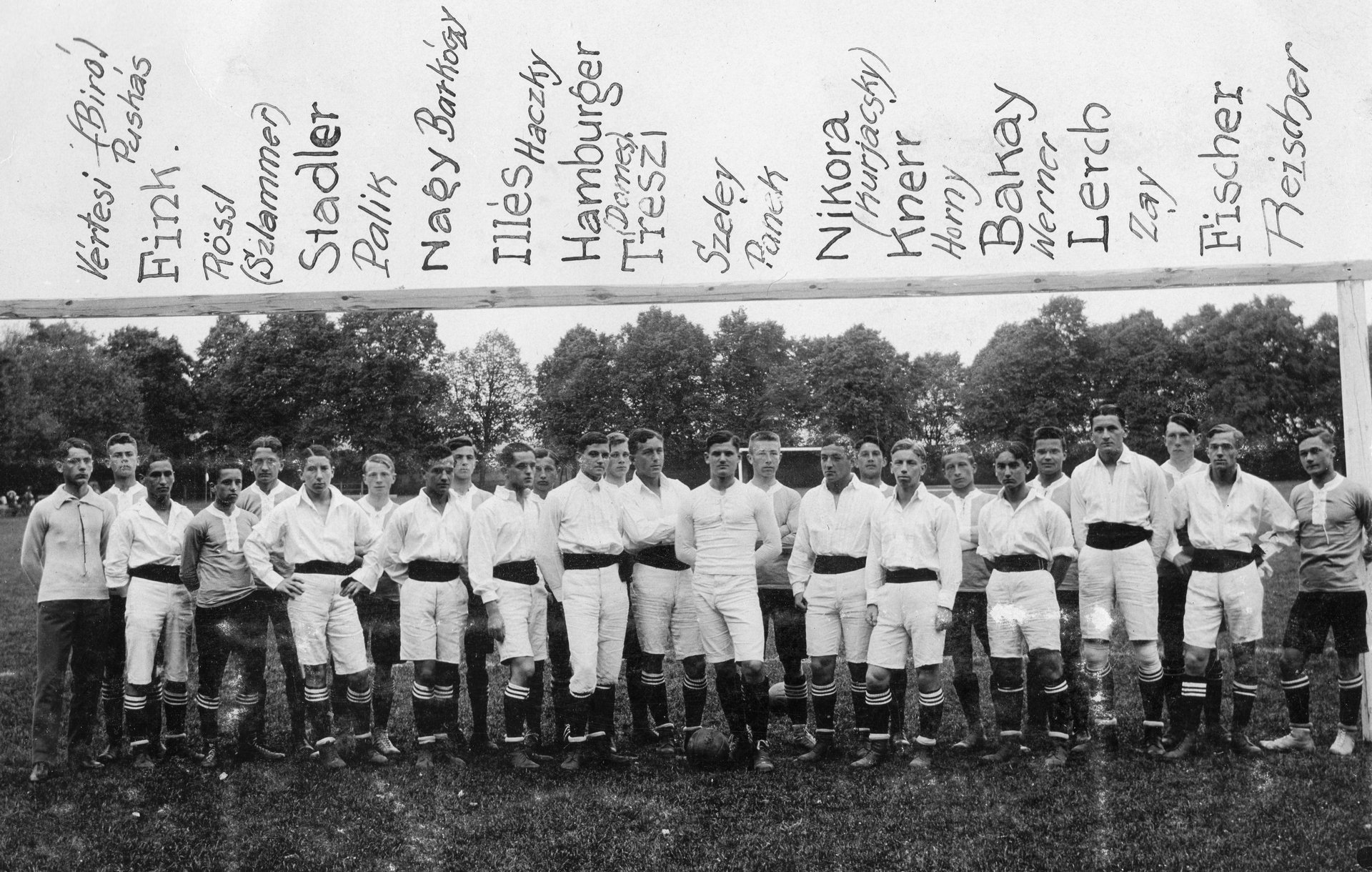 Így lett a kis pénz, kis fociból nagy pénz, nagy foci – a futball útja képeken a játéktól az üzletig 1