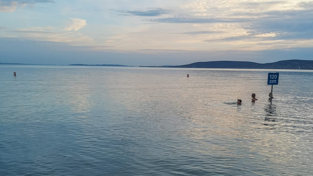 Másodjára is elhalasztották a Balaton-átúszást