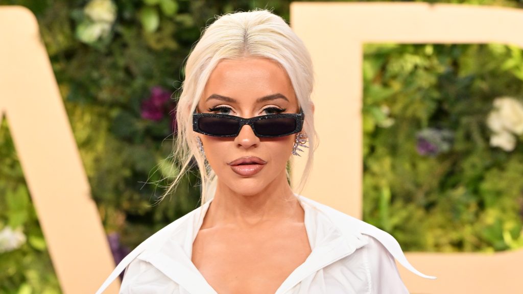 Combfix, magassarkú, tükrök – Christina Aguilera nem szégyellősködik új fehérneműs fotóin