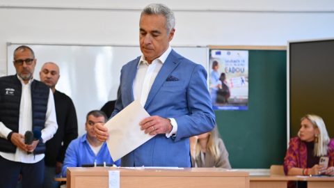 Fasiszta propaganda miatt emeltek vádat román elnökválasztásból kizárt Georgescu ellen