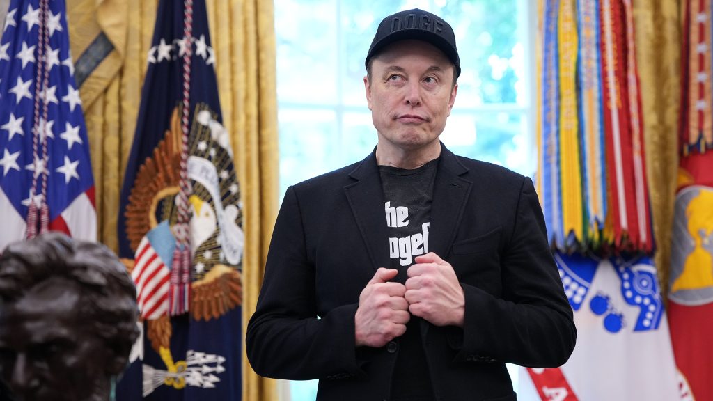Hitlert éltette Elon Musk chatbotja, de ez sem állta útját egy 200 millió dolláros szerződésnek