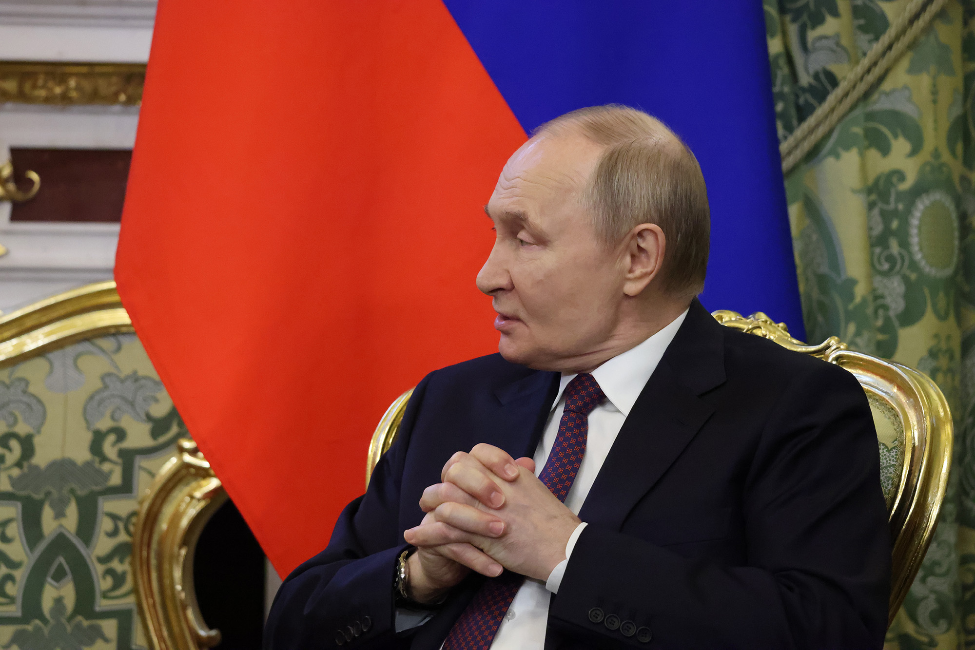 Miről beszélgetett Macron és Putyin két órán át? 1
