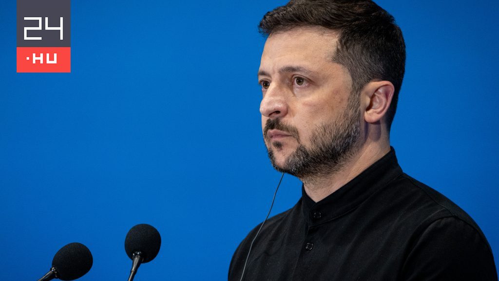 Kyiv Independent: Zelenszkij egyetlen aláírásra van az ukrán demokrácia elárulásától