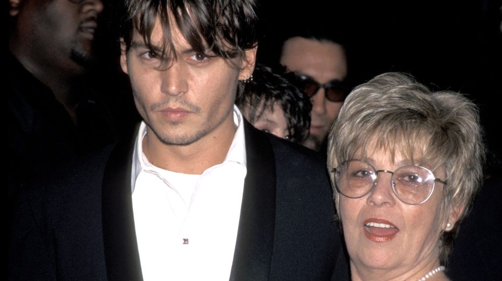 Johnny Depp hálás bántalmazó anyjának, mert megtanította arra, hogyan ne neveljen gyereket