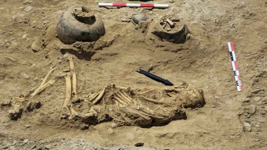 Óriástermetű, bronzkori harcos sírjára bukkantak