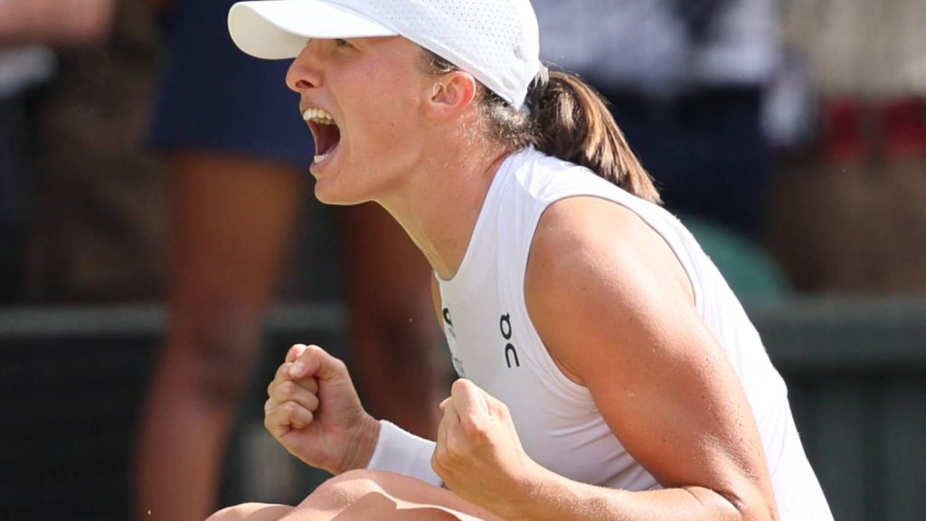 „Apukám kényszerített, hogy dolgozzak, amikor még túl ostoba voltam” – Swiatek köszönetet mondott a wimbledoni siker után