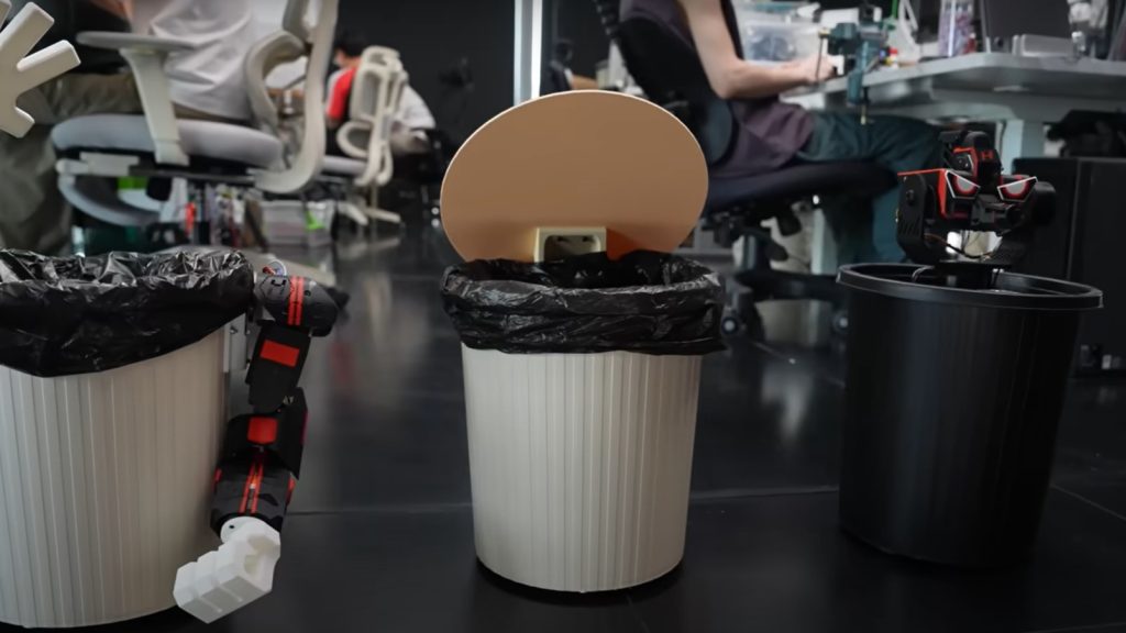 Olyan irodai kukákat épített egy kínai cég, amik elkapja a feléjük dobott szemetet