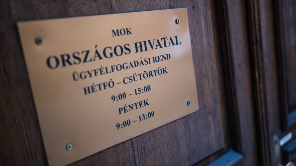A kormány szerint havi 2 millió forint feletti az orvosok átlagbére, a MOK kiszámolta, valójában mennyi