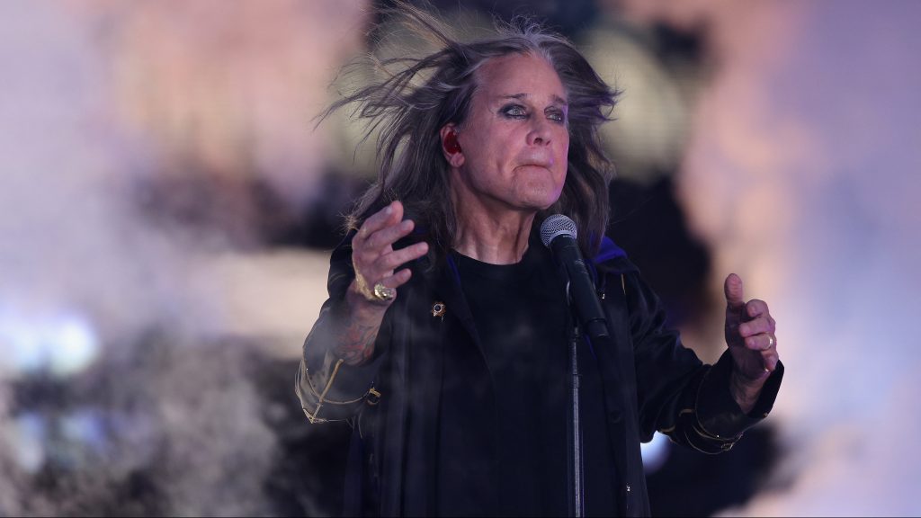 Légimentők is érkeztek Ozzy Osbourne otthonába és két órán át küzdöttek az életéért