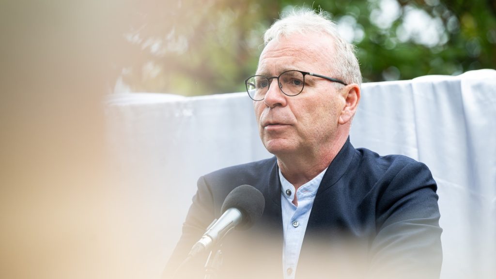 Pokorni Zoltán 2020-ban kitüntette annak az egészségügyi központnak a volt vezetőjét, akit Kovács Gergely hűtlen kezelés és lopás gyanúja miatt jelentett fel
