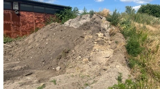 Beismerte tettét a férfi, aki munkagéppel barmolta szét a partifecskék költőhelyét – videó