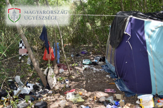 Rajtakapta a párját a sátorban a cimborájával, agyonverte a nőt, félholtra a másik férfit, majd lefeküdt aludni 1