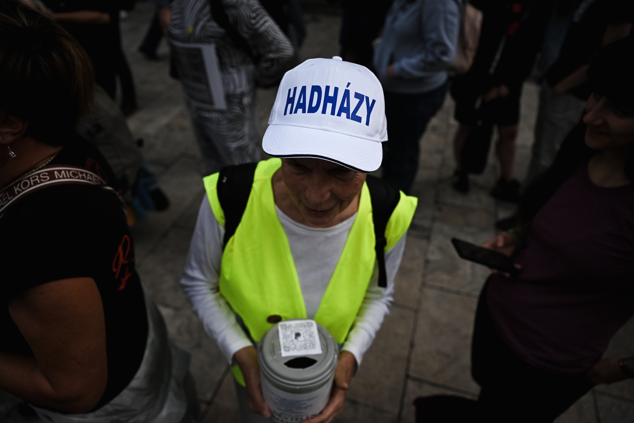 Elkészült a pisztoly, mégsem merték használni – 17. alkalommal tüntetett Hadházy 2