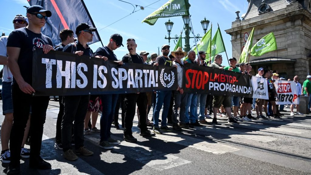 „Elhajlások, züllések minden korban voltak” – megmagyarázta a HVIM, hogy miért épp azt írták a molinójukra, hog This is Sparta