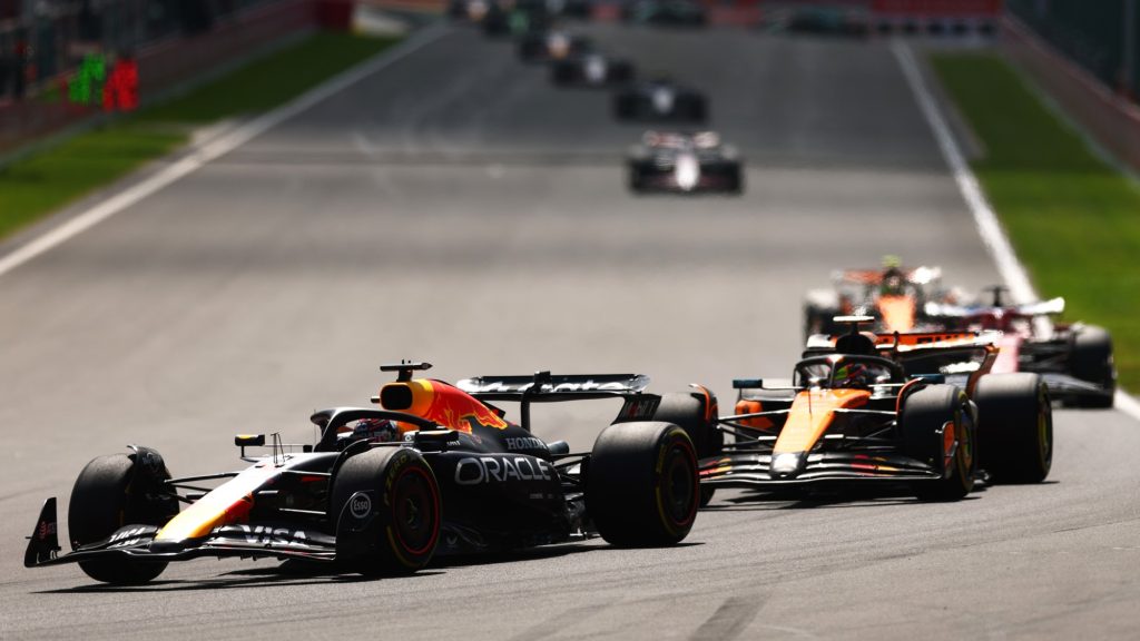 Verstappen elbírta a nyomást, Piastrit megelőzve nyert Belgiumban