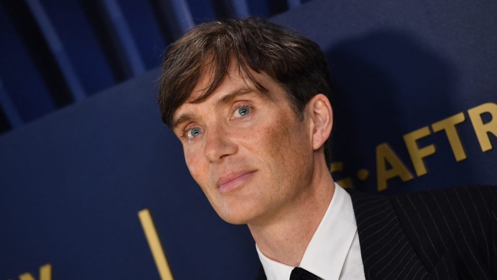 Cillian Murphy kiégett iskolaigazgatóként próbál balhés fiúkat menteni