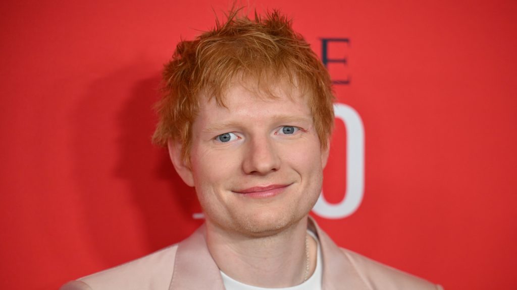 Ed Sheeran felbukkant egy ír kocsmában, és zenélt egyet