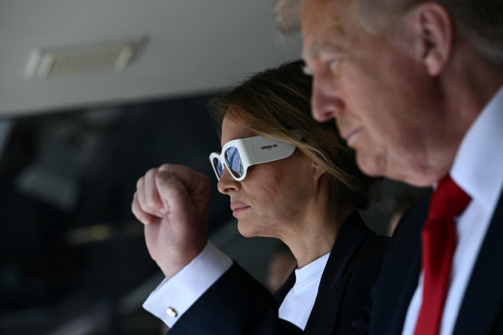 Megmutatta Melania Trump a levelet, amit Putyinnak írt