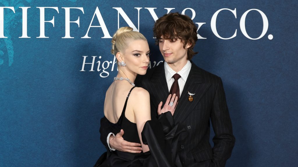 A Szigeten bulizott Anya Taylor-Joy és férje