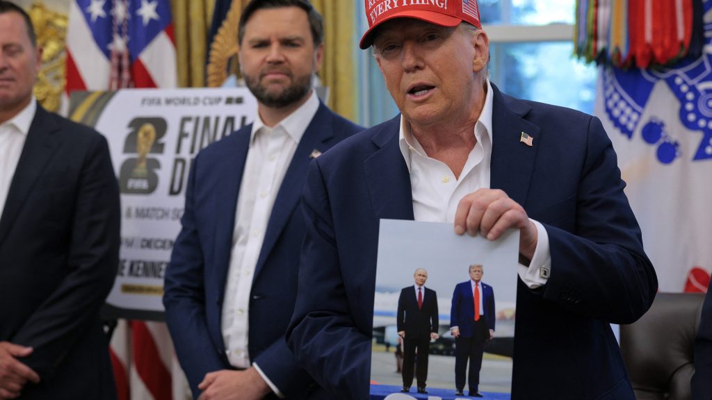 Trump „egyáltalán nem örül” a Munkácsot ért orosz rakétatámadásnak