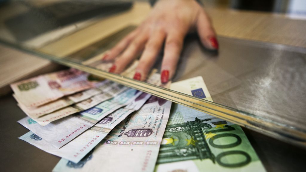 A magyarok bankbetétjének jelentős része már külföldi bankszámlán van