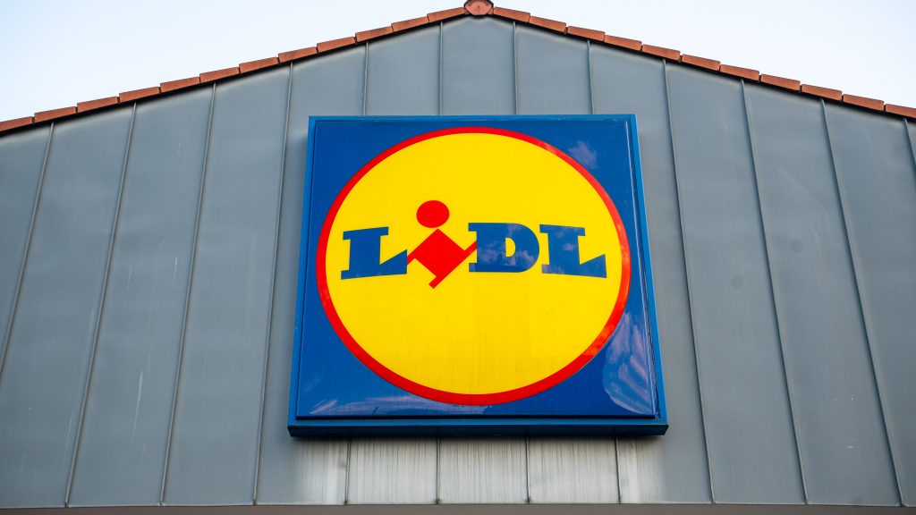 Ország tortája: nem hátrál meg a Lidl, ennyit kérnek most az édességért