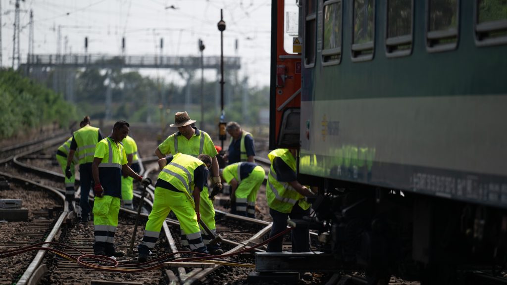 Nem bűncselekmény miatt siklott ki tavaly egy intercity a Keletinél Kép