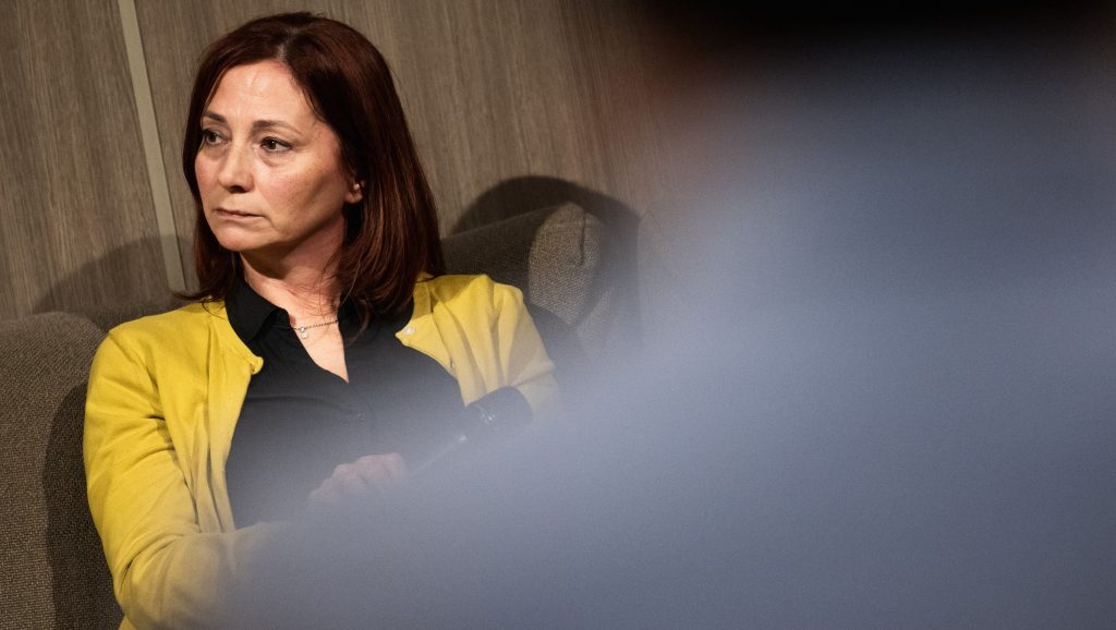 Mérő Vera: Renner Erika kiengedett zaklatója máris felcsöngetett a lakására és azt hörögte, hogy meg fogja ölni