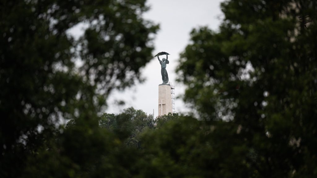 Lezuhant egy sziklára egy fiatal férfi a Gellért-hegyen
